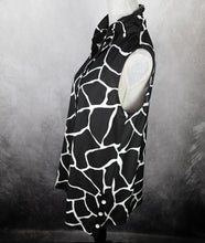 Load image into Gallery viewer, Giraffe Print Top