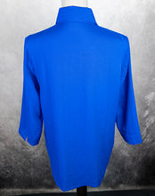 Load image into Gallery viewer, Flower Button Blouse