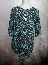 Load image into Gallery viewer, V neck Batik Tunic